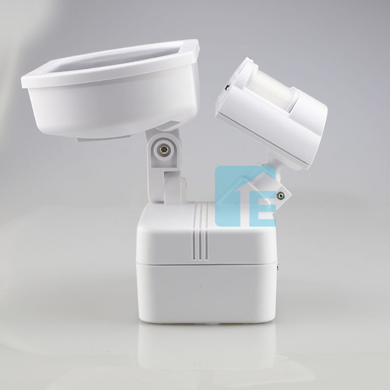 Chamberlain Sensor Light White LED Head With 180° Sensor + Solar Charged Operation